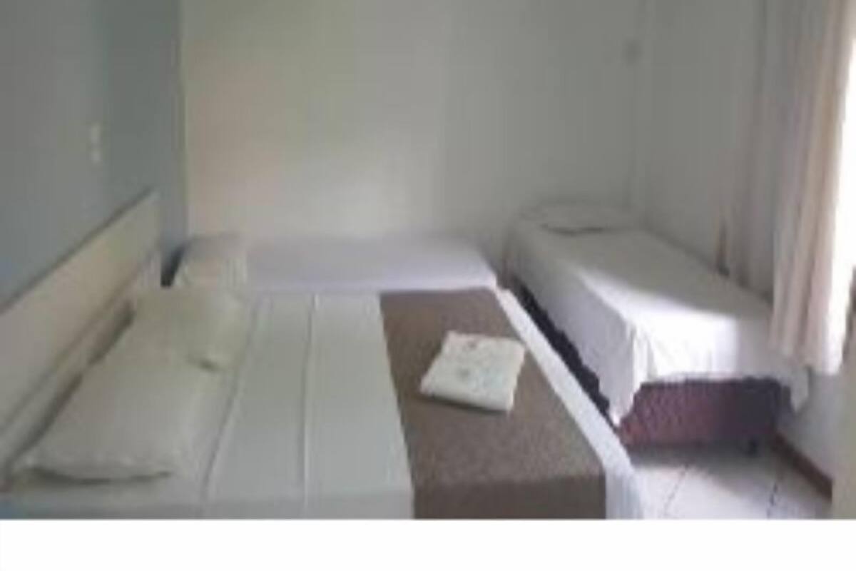 Chambre quadruple | Minibar, accès au Wi-Fi (inclus), literie fournie