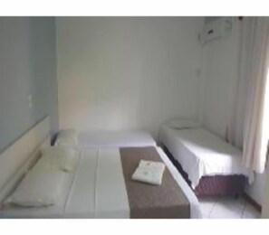 Quadruple Room | Minibar, free WiFi, bed sheets - Pousada Rota do Sol (Bombinhas)