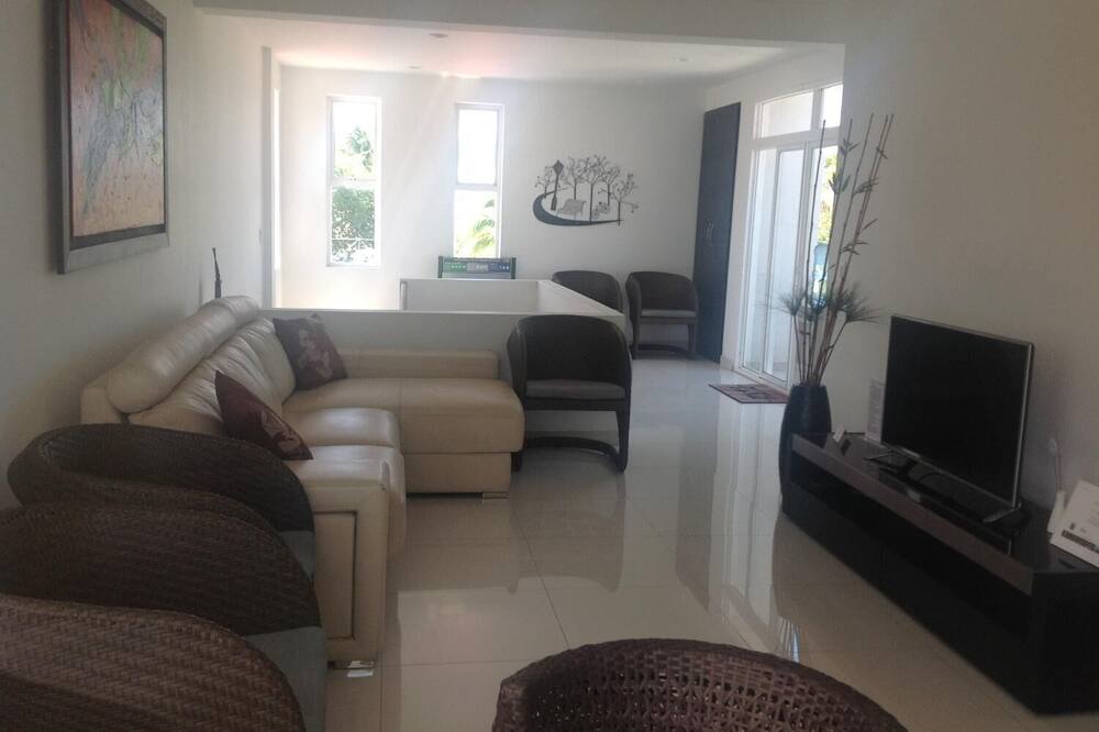 Lili House