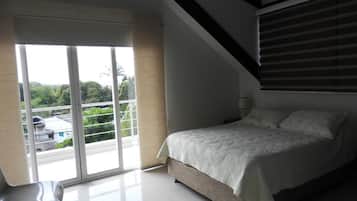 Minibar, blackout drapes, free WiFi, bed sheets