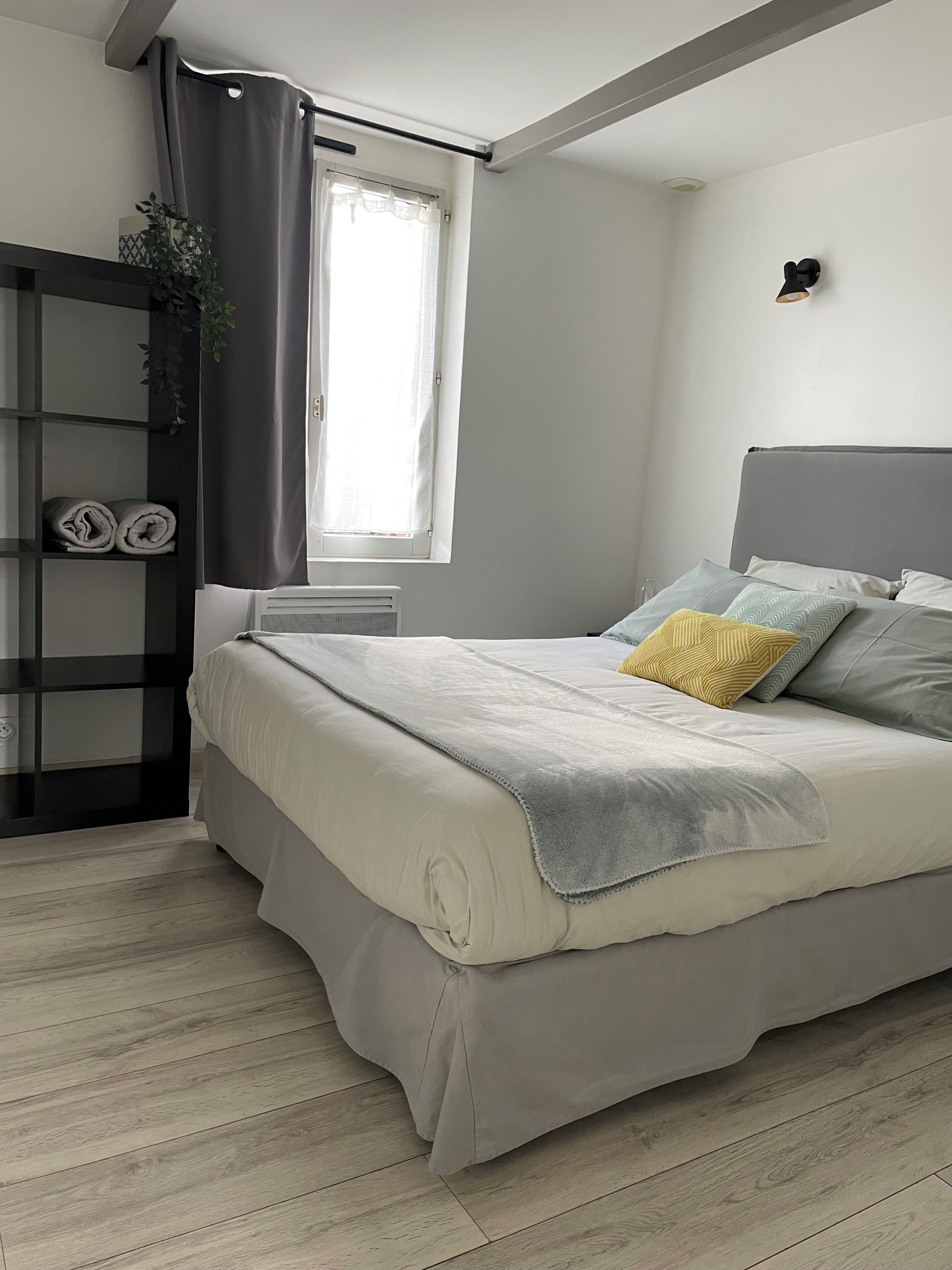 1 dormitorio, escritorio, wifi gratis y ropa de cama