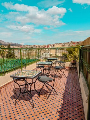 Free daily local cuisine breakfast - Hostel El Blida (Fes)