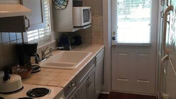 Micro-ondes, four, plaque de cuisson, lave-vaisselle