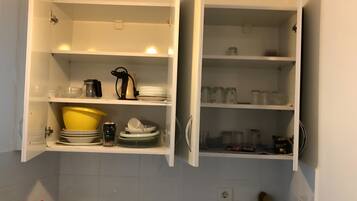Premium Suite, 2 Bedrooms, Non Smoking, Ground Floor | Private kitchen | Fridge, microwave, stovetop, coffee/tea maker