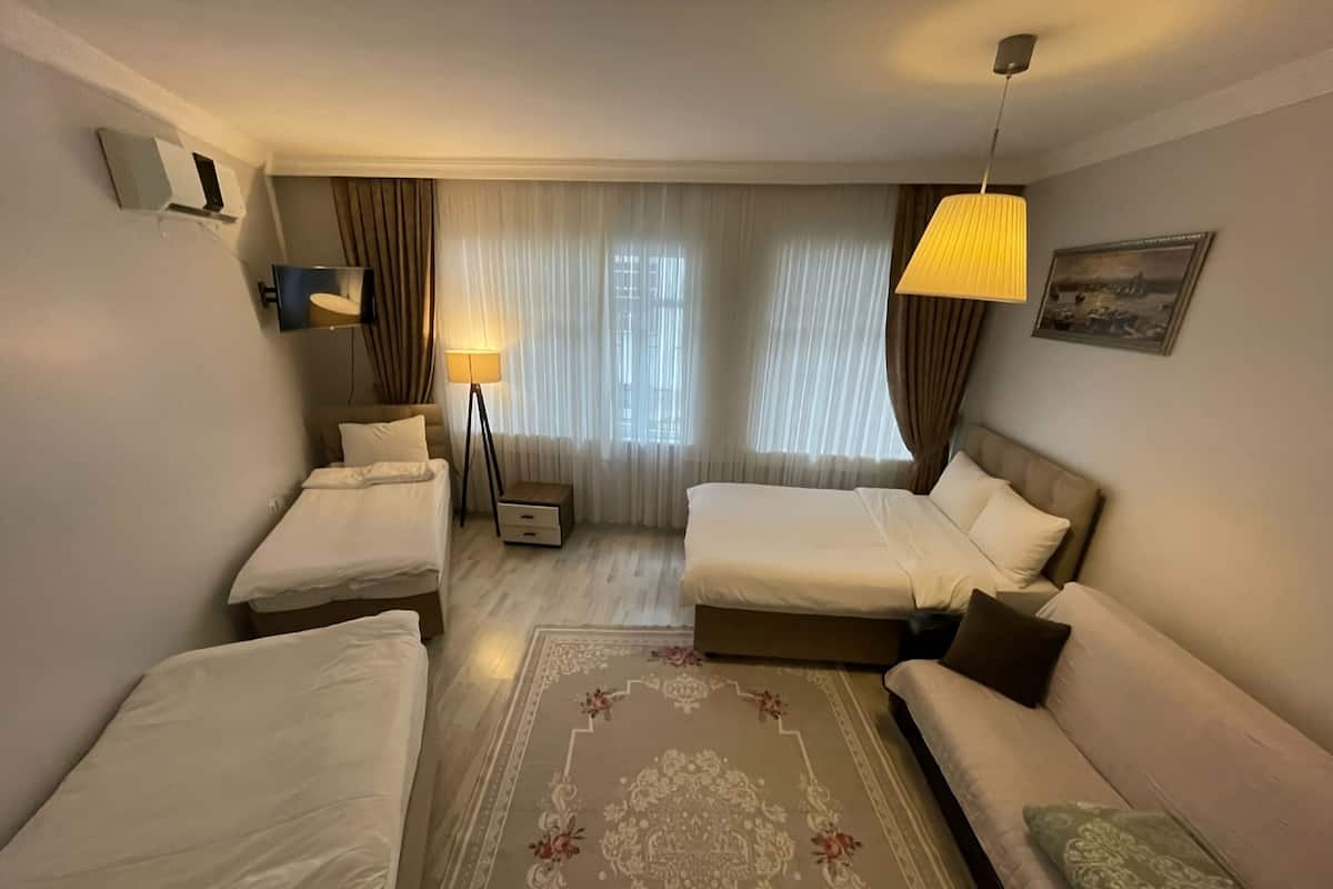 Suite Premium, 2 habitaciones, para no fumadores, planta baja | 3 habitaciones, ropa de cama de alta calidad y decoración personalizada