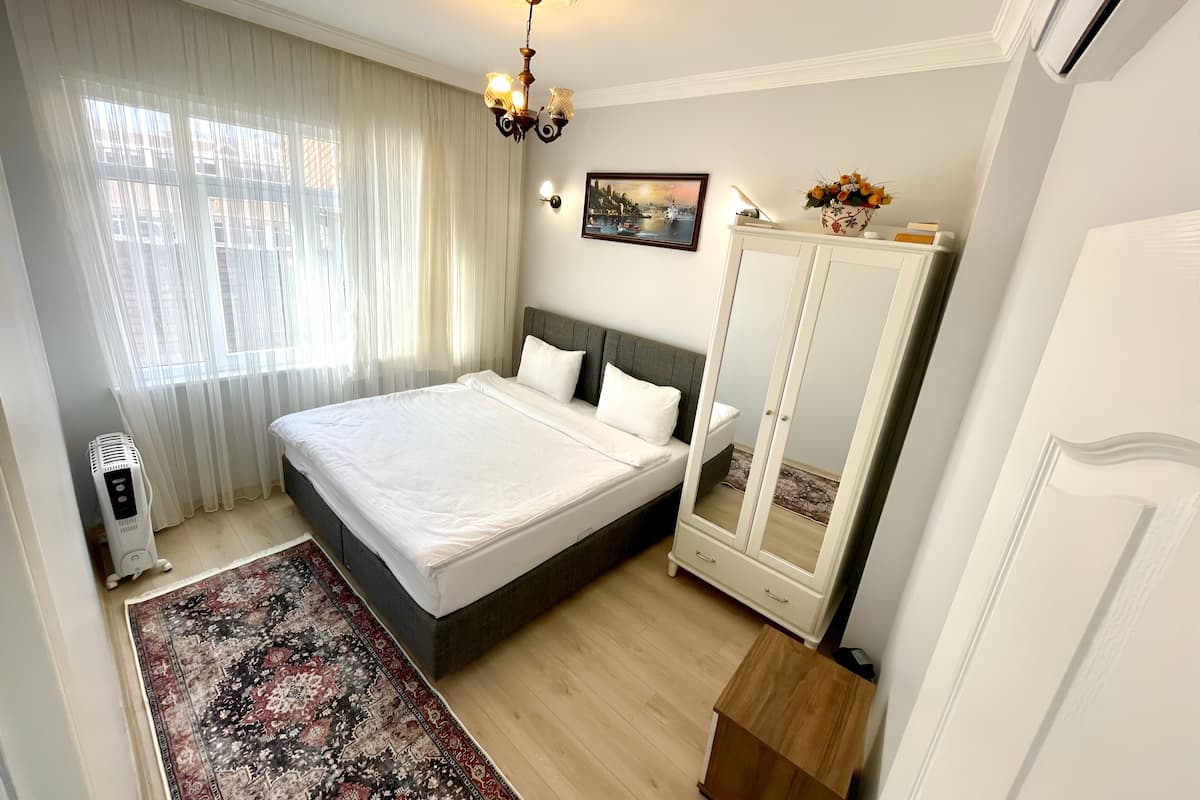 Suite Deluxe, 3 habitaciones, para no fumadores | 3 habitaciones, ropa de cama de alta calidad y decoración personalizada