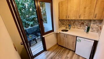 Superior Suite, 3 Bedrooms, Non Smoking, Balcony | Private kitchen | Fridge, microwave, stovetop, coffee/tea maker