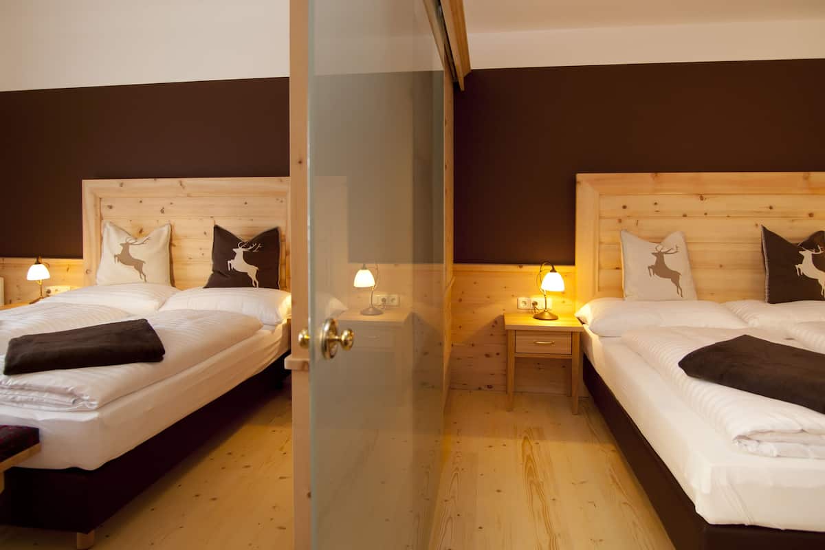 Studio Suite (Anna) | Hypo-allergenic bedding, in-room safe, desk, laptop workspace