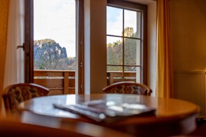 Desk, cots/infant beds, rollaway beds, free WiFi - Hotel Amselgrundschlößchen (Rathen)