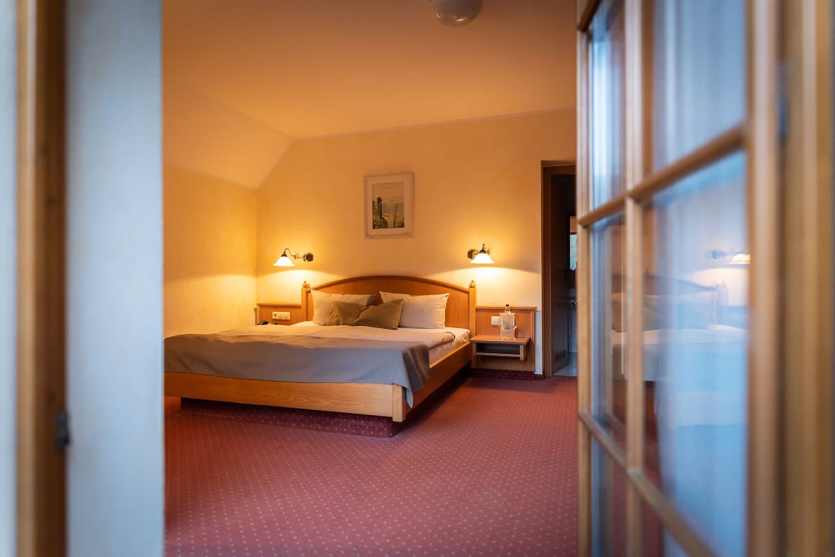 double room, balcony | desk, cots/infant beds, rollaway beds, free wifi