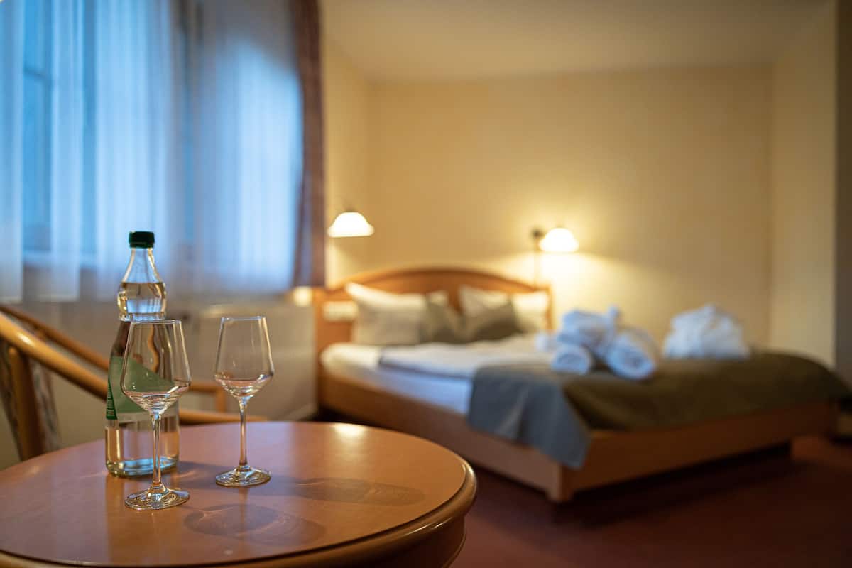 double room | desk, cots/infant beds, rollaway beds, free wifi