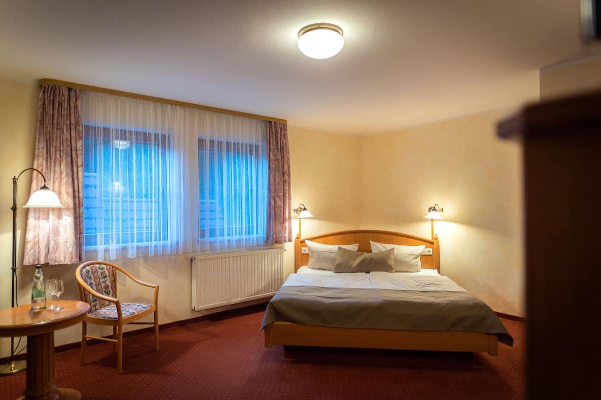 double room | desk, cots/infant beds, rollaway beds, free wifi