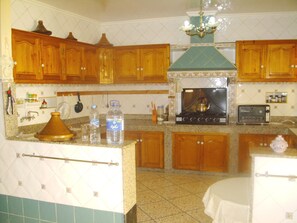 Villa | Private kitchen - Stylish 4 Bedrooms Villa Ref 1081 (Agadir)