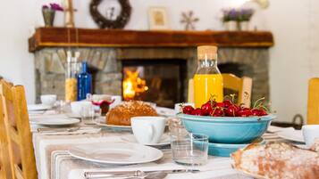 Free daily continental breakfast