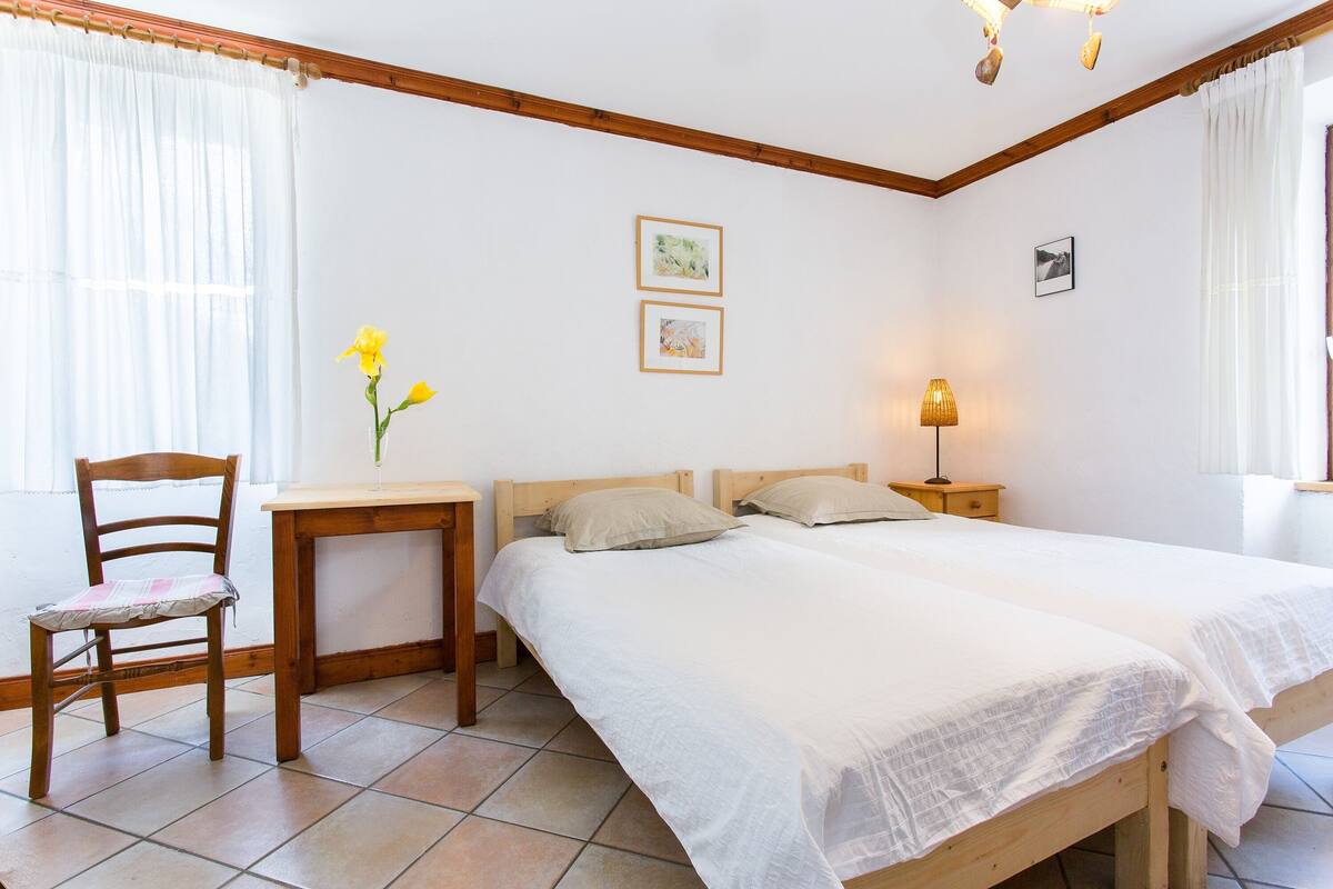 Free cots/infant beds, rollaway beds, free WiFi, individually decorated