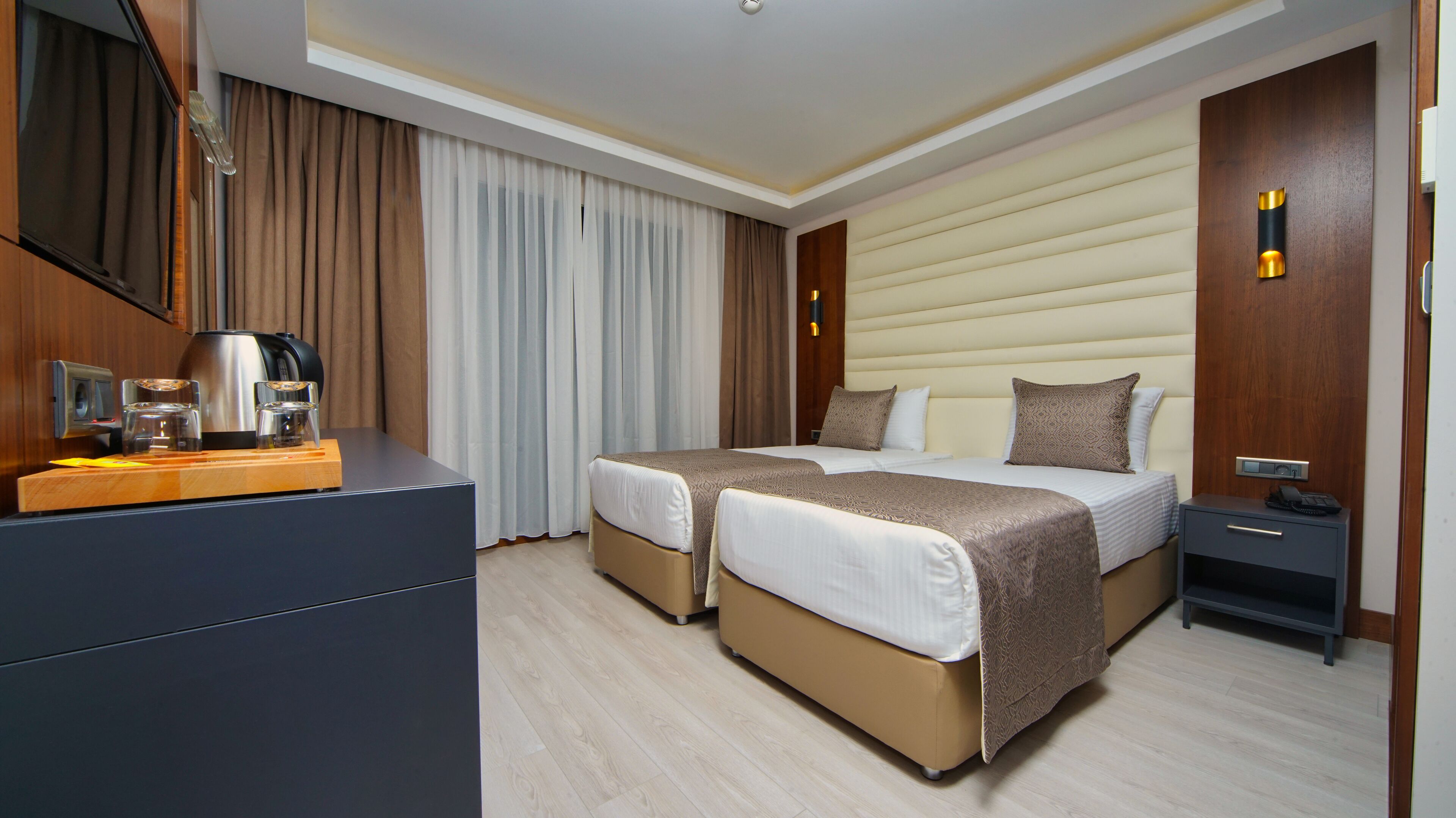 Standard Double Room | In-room safe, desk, soundproofing, free WiFi