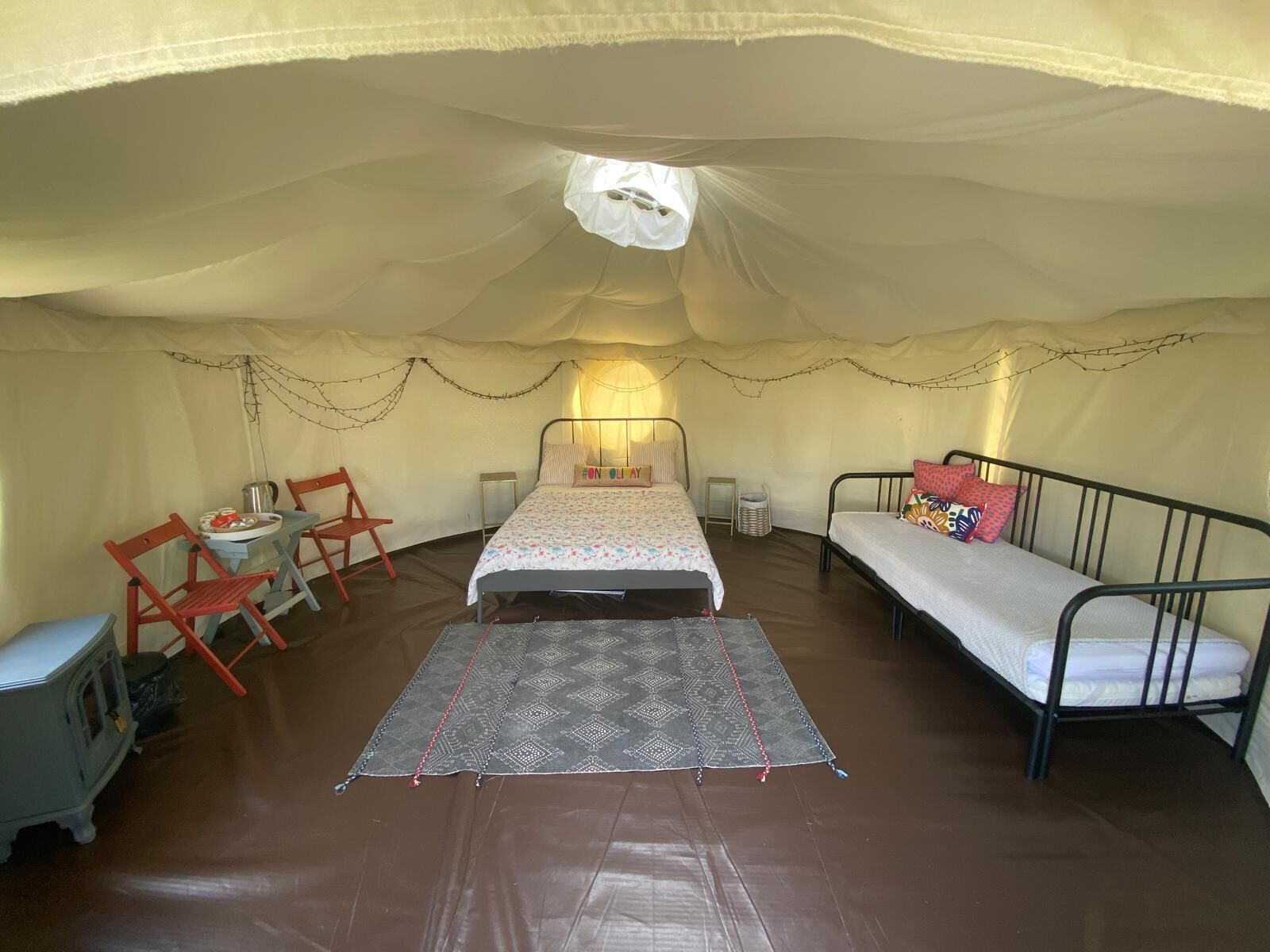 Standaard tent | Individueel gedecoreerd, individueel gemeubileerd