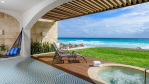 A pool area with a hot tub, lounge chairs, and a view of the ocean. - Hilton Cancun Mar Caribe All-Inclusive Resort (Cancun)