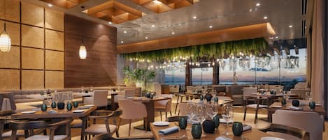 8 nhà hàng, phục vụ bữa sáng, bữa trưa, món ăn kiểu Địa Trung Hải