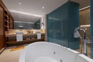 Free toiletries, hair dryer, slippers, towels - Hilton Cancun Mar Caribe All-Inclusive Resort (Cancun)