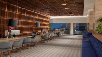 Um lobby de hotel moderno com balcão de recepção, área de estar e uma grande janela com vista para o exterior.