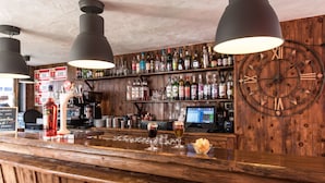 Bar (on property) - Auberge du Basilico (Aime-la-Plagne)
