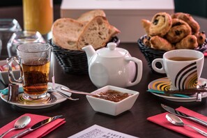 Daily continental breakfast for a fee - Auberge du Basilico (Aime-la-Plagne)