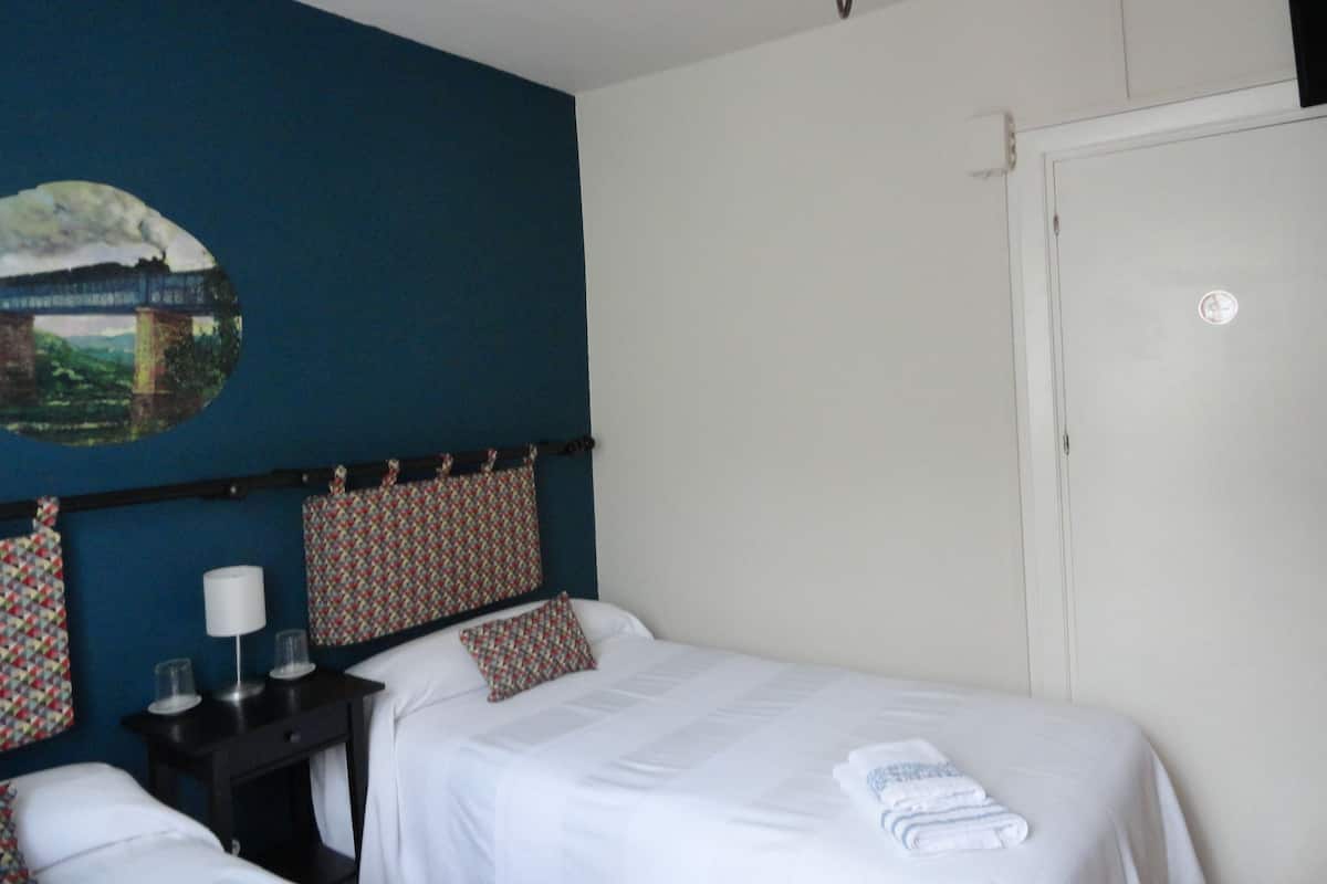 Standard Room, Shared Bathroom (Índigo)