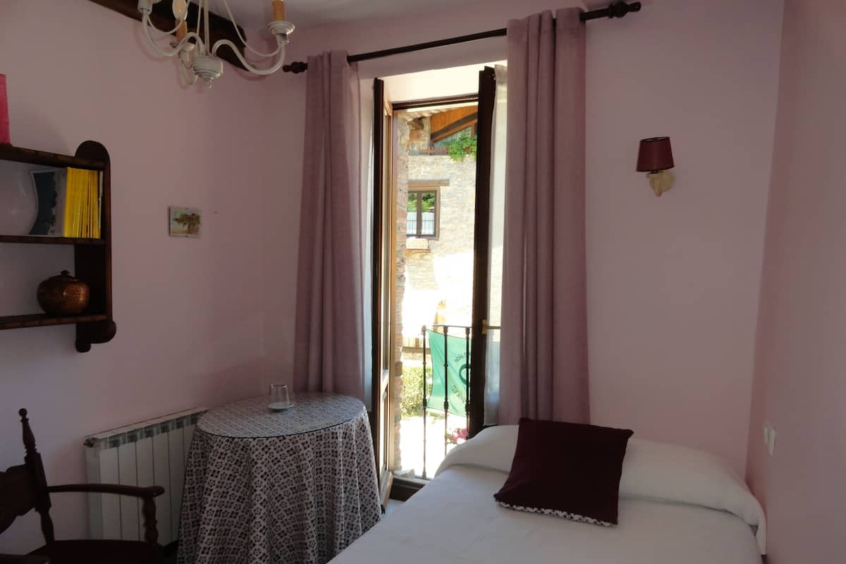 Standard Single Room, Shared Bathroom