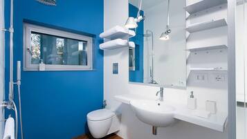 Doppelzimmer (Purple) | Badezimmer | Dusche, Haartrockner, Handtücher, Seife