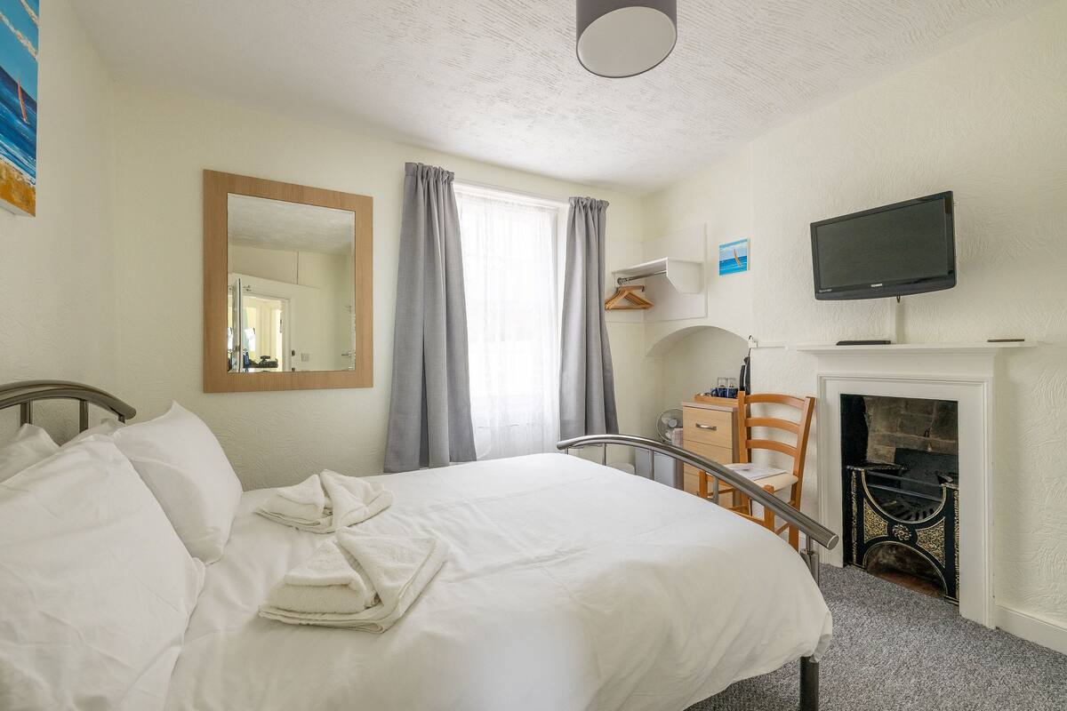 标准双人房 (Room 4) | 熨斗/熨衣板、免费 WiFi、床单