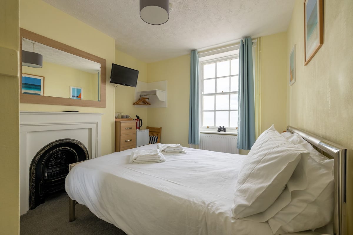 Double Room, Sea View (Room 5) | 1 bedroom, iron/ironing board, free WiFi, bed sheets