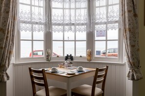Free daily English breakfast - The Seaspray (Weymouth)