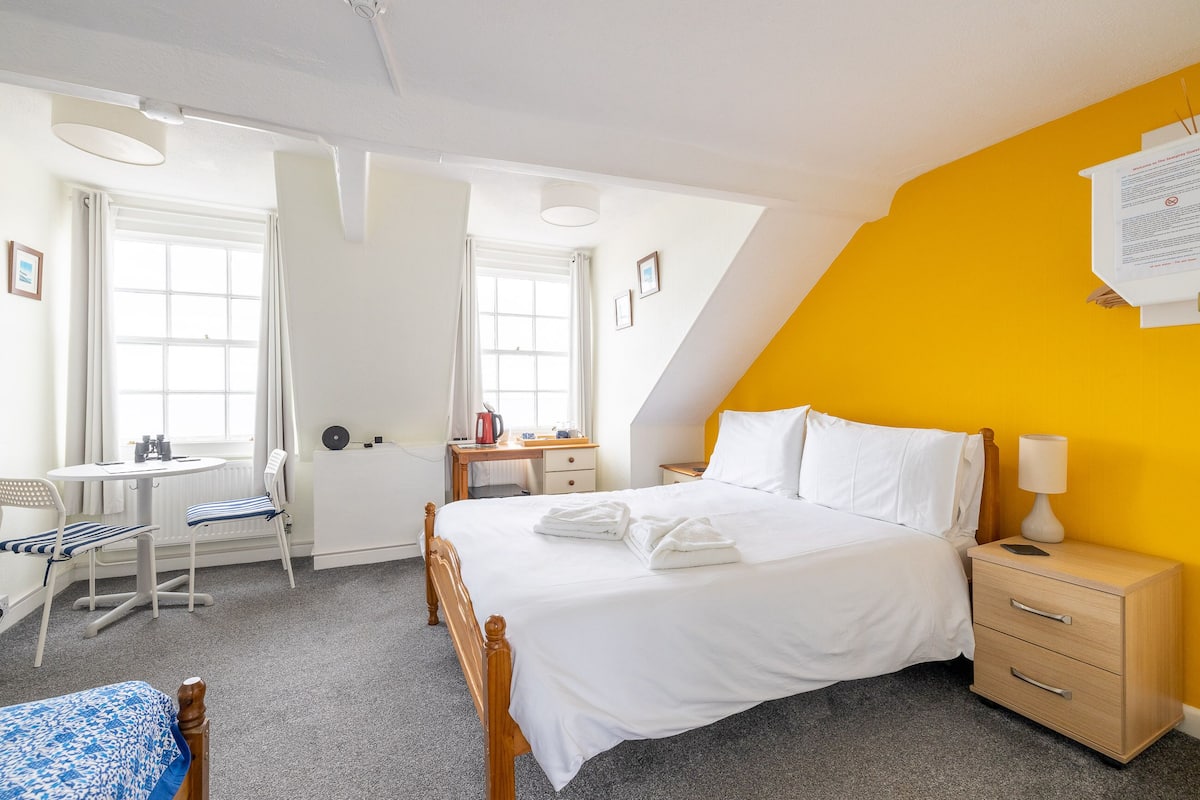 家庭房, 海景 (Room 7) | 熨斗/熨衣板、免费 WiFi、床单