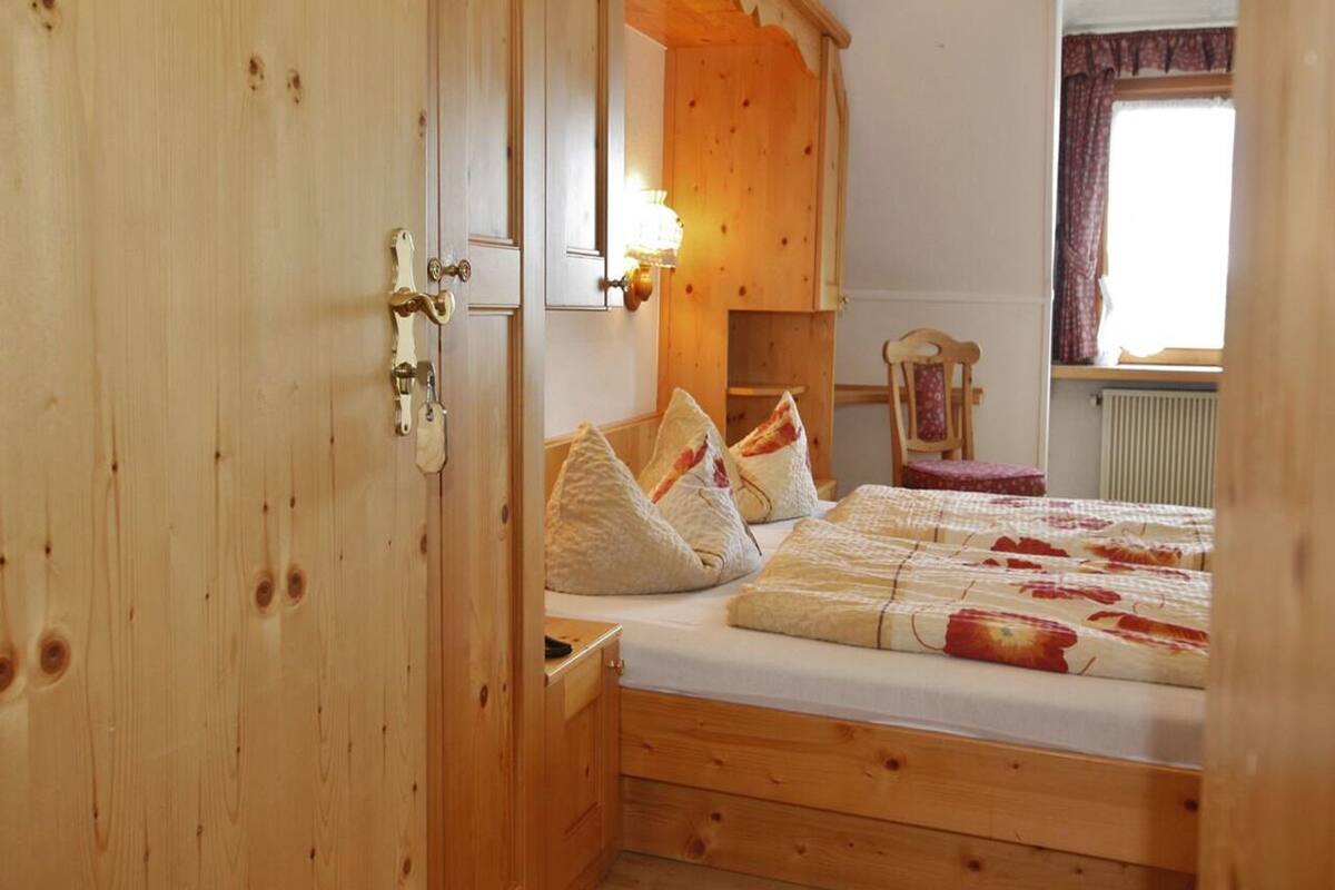 Single Room | Free WiFi, bed sheets