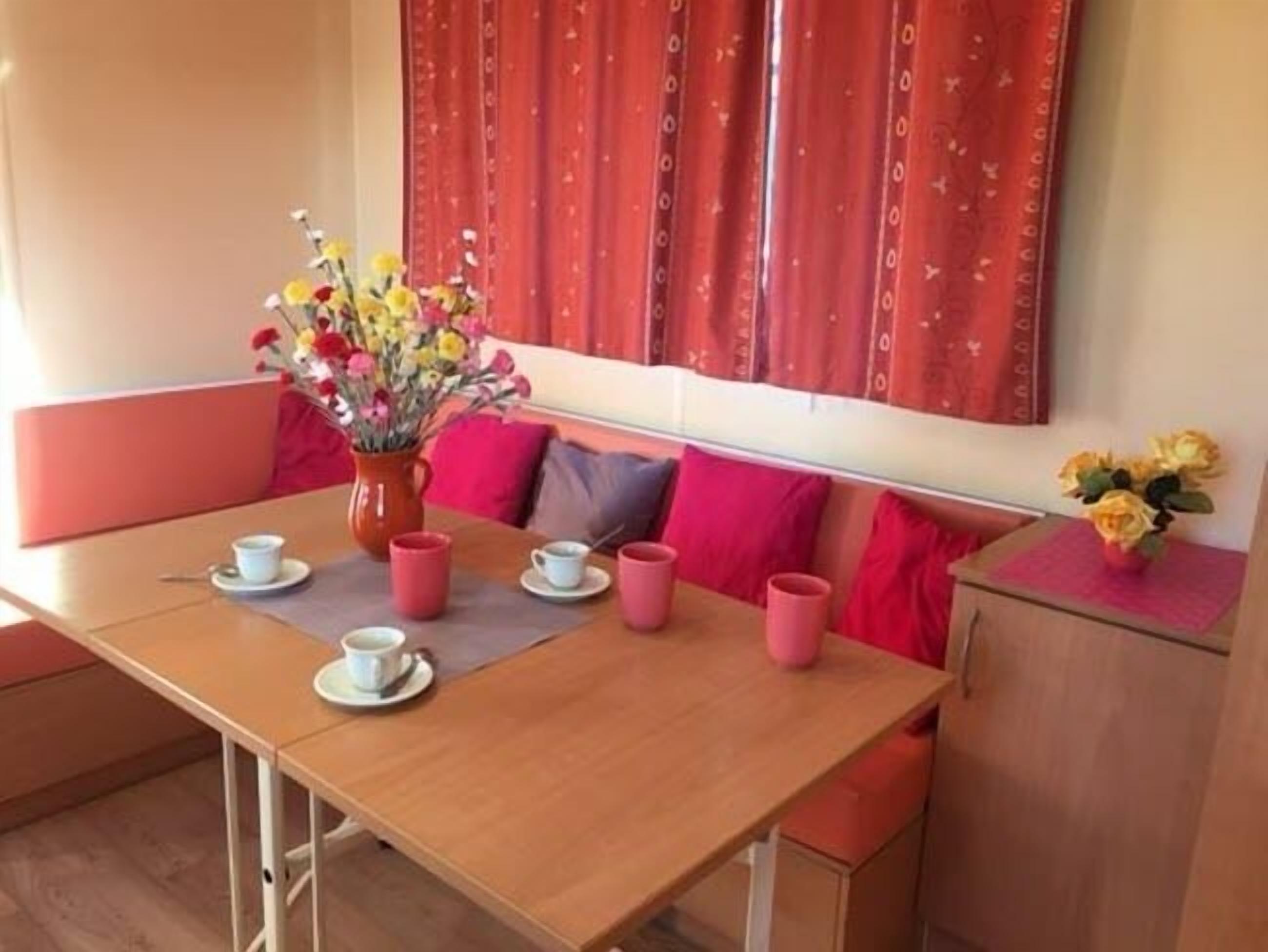 Bungalow (Arizona) | Living area | Flat-screen TV, foosball, table tennis