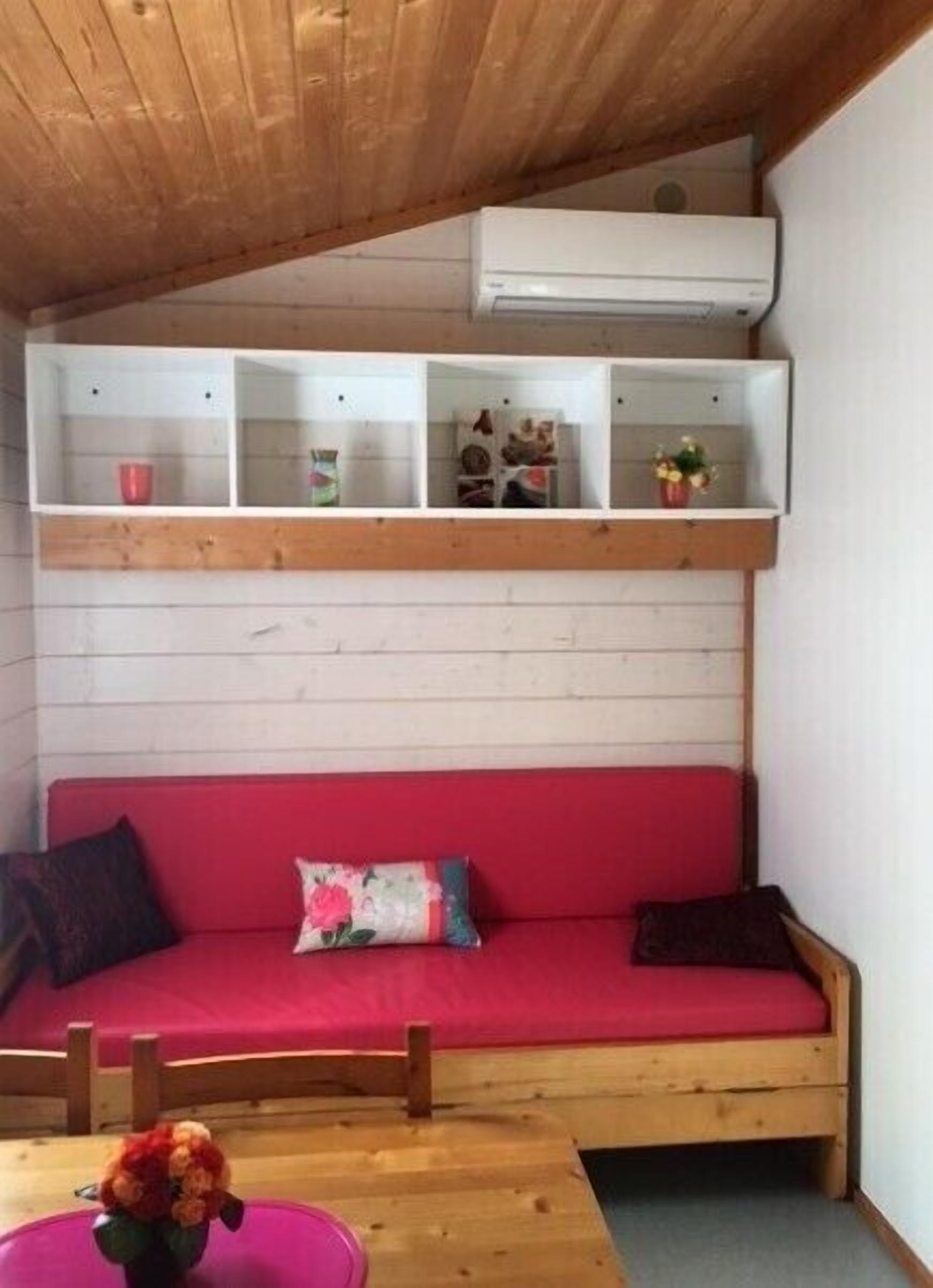 Bungalow (Nevada) | Living area