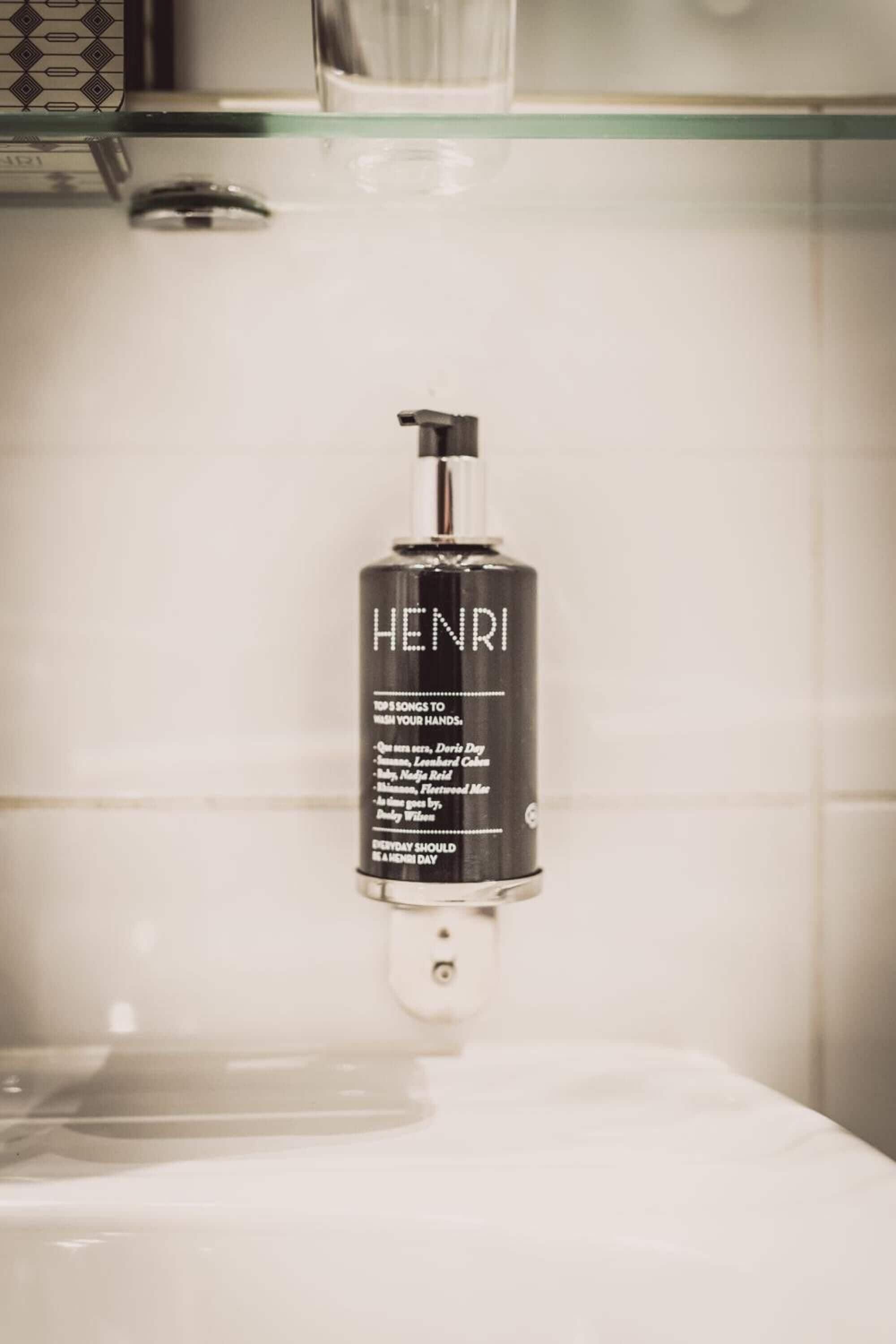 bathtub, deep-soaking bathtub, hair dryer, towels