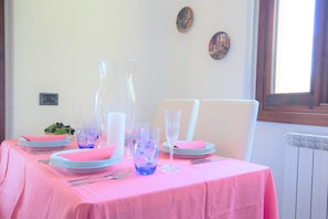 Appartamento, 3 camere da letto | Pasti in camera