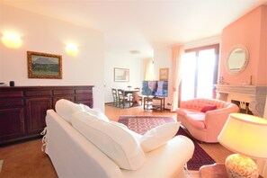Apartment, 3 Bedrooms | Living area | 48-inch flat-screen TV with cable channels, TV - Pognana Luxury Apartment n.1 - 7 people (Pognana Lario)