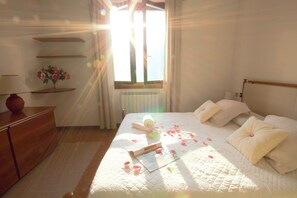 Departamento, 2 habitaciones | 2 habitaciones, muebles diferentes y escritorio