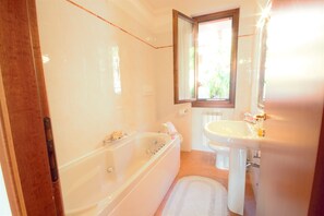 Apartment, 2 Bedrooms | Bathroom | Combined shower/tub, rainfall showerhead, hair dryer, bidet
