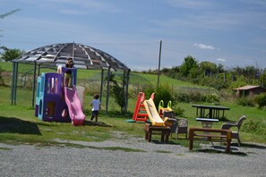 منطقة لعب الأطفال - خارجية