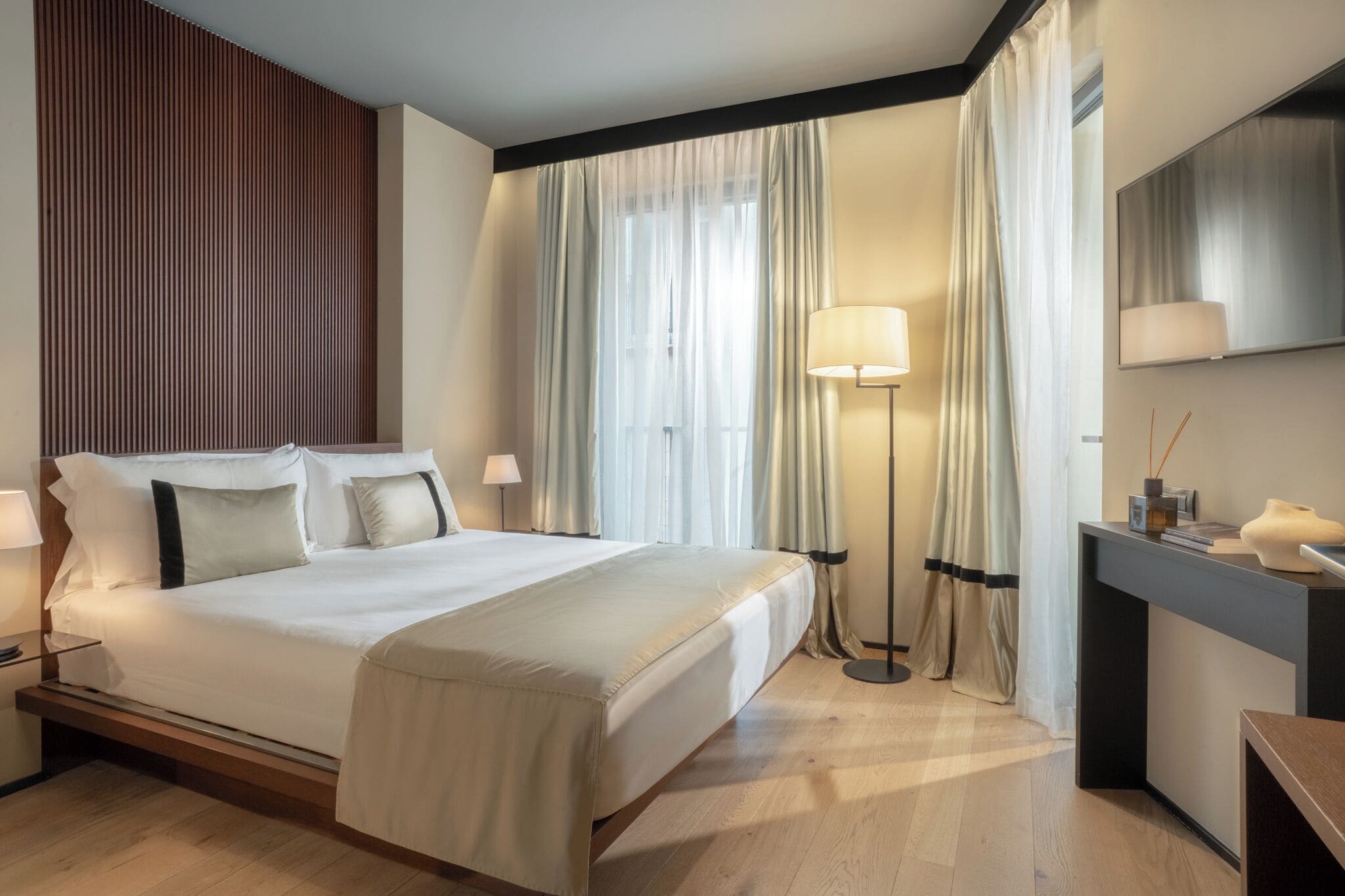 Suite | Copriletto in piuma, minibar, una cassaforte in camera, tende oscuranti