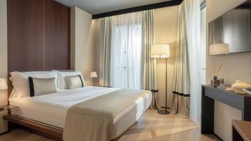 Suite | Copriletto in piuma, minibar, una cassaforte in camera, tende oscuranti