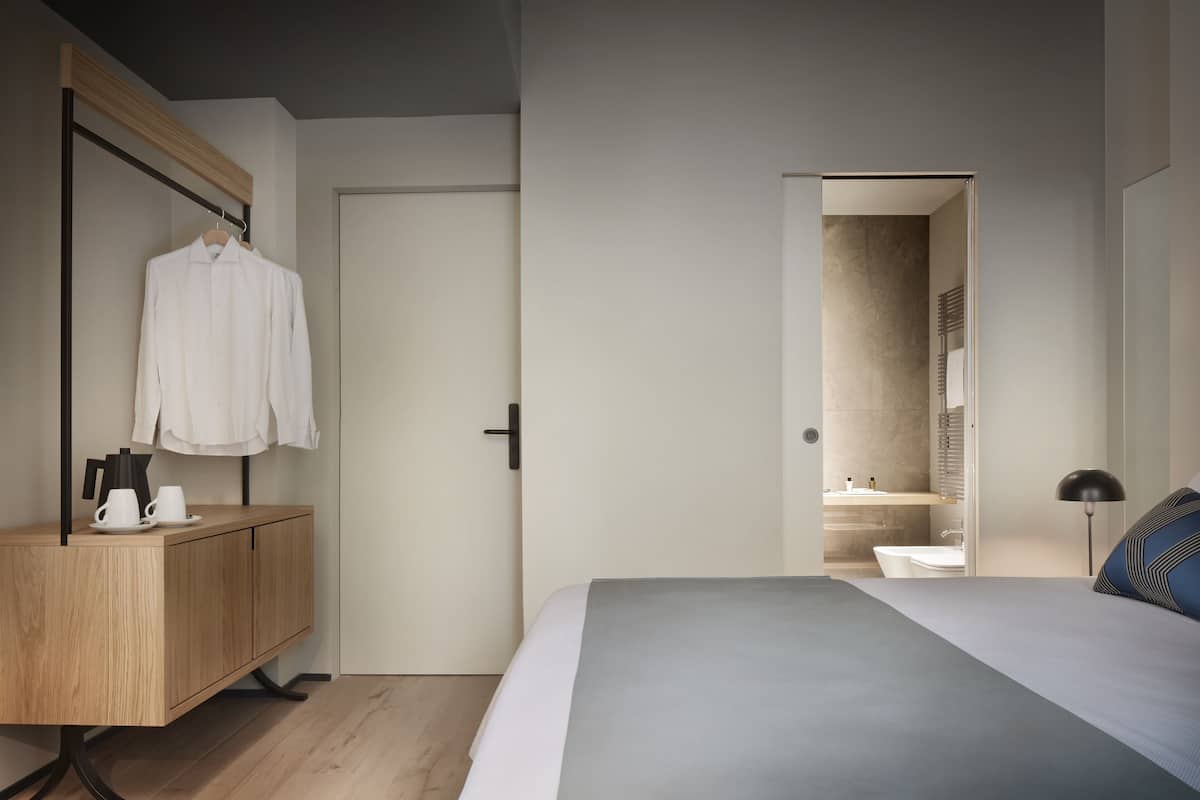 1 bedroom, down duvets, minibar, in-room safe