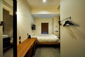 مكتب وواي فاي مجانًا وملاءات أسرّة