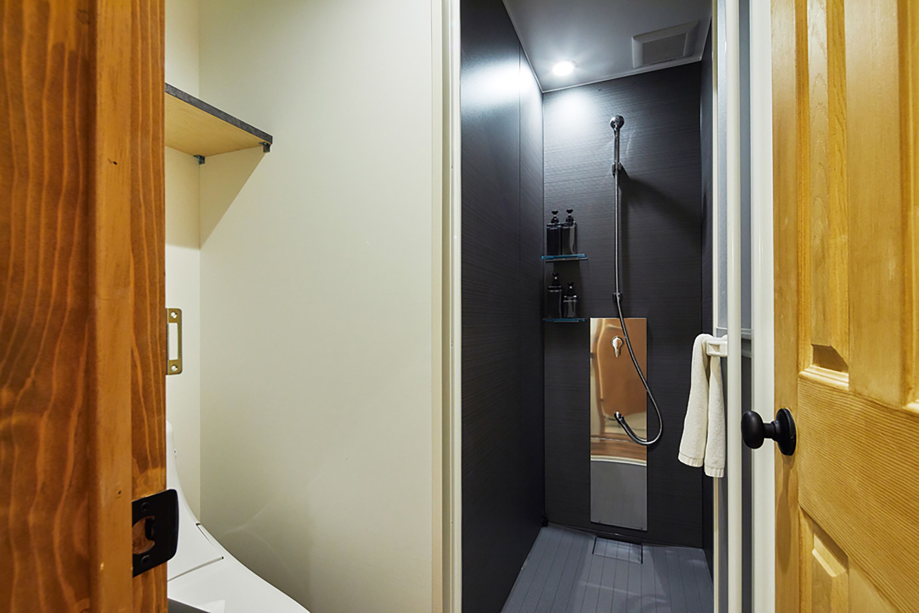 double room, 1 double bed, non smoking | bathroom shower