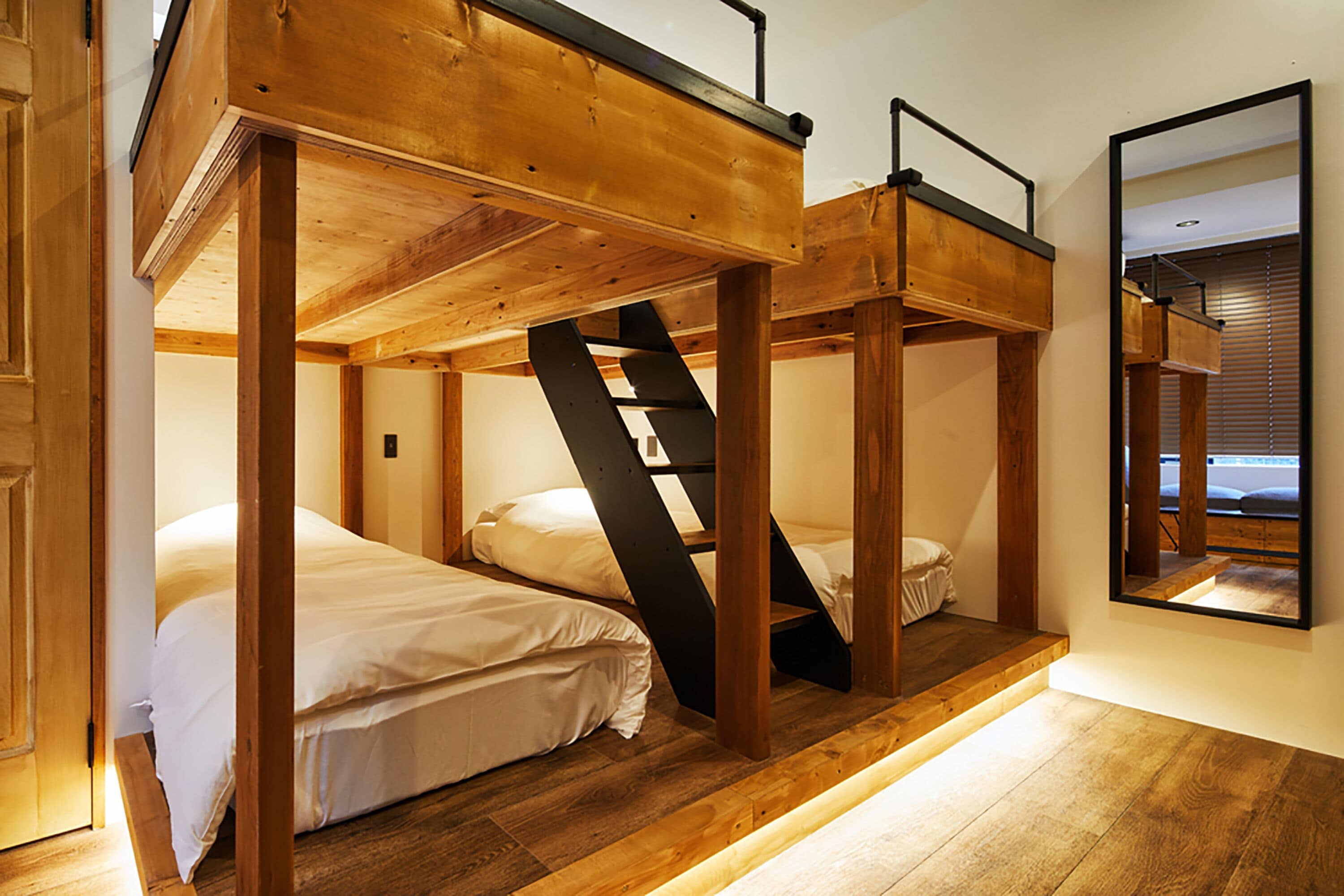 comfort quadruple room, multiple beds, non smoking | desk, free wifi, bed sheets