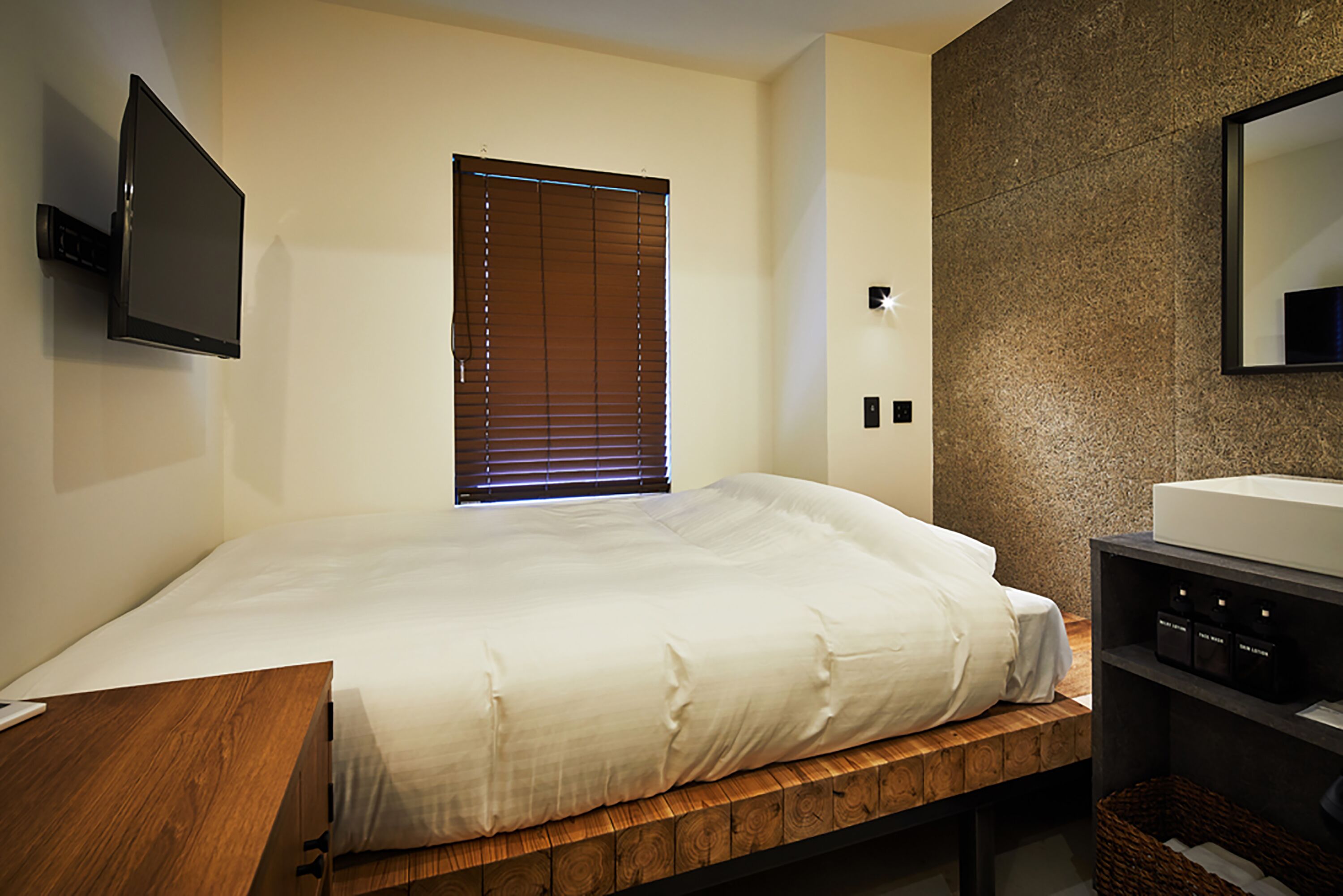 double room, 1 double bed, non smoking | desk, free wifi, bed sheets